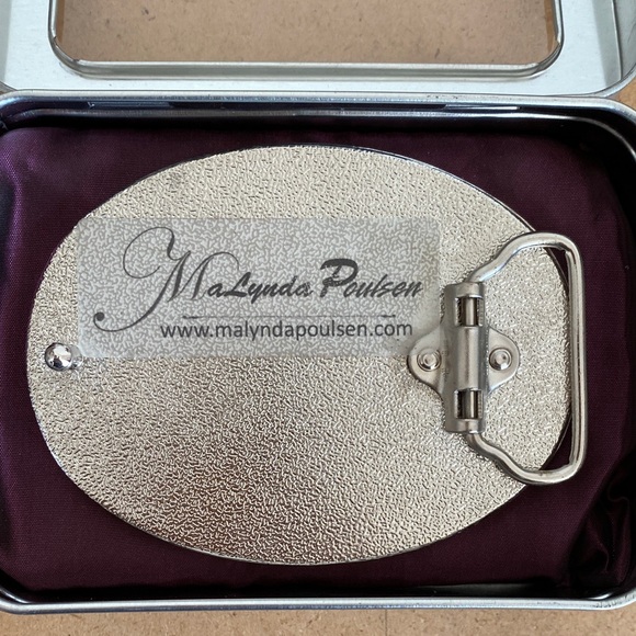 Wolf Design Belt Buckle by MaLynda Poulson - Picture 2 of 6